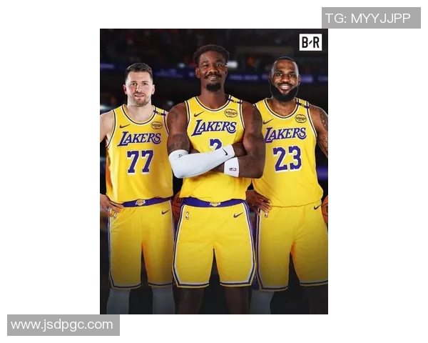 湖人季前赛首战激战开启！东契奇对决布克 詹姆斯缺阵艾顿迎首秀