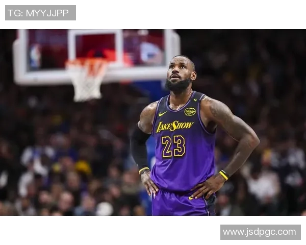 来8个月终于登场了!克莱伯第三节披挂上阵 第二次代表湖人出战! 来8个月终于登场了!克莱伯第三节披挂上阵 第二次代表湖人出战!