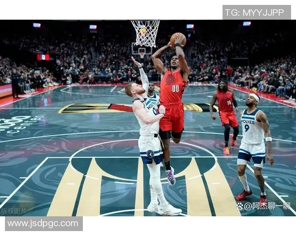 对攻大战！爱德华兹半场怒砍18分，格兰特16分做出回应