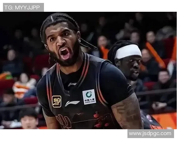 记者：山东男篮与前掘金前锋德沃恩-艾库恩-珀塞尔完成签约