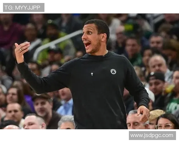 马祖拉:下半场成功遏制对手进攻波 减少失误阻止他们上罚球线 马祖拉:下半场成功遏制对手进攻波 减少失误阻止他们上罚球线