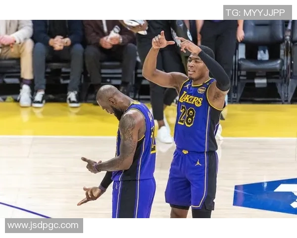 雷迪克：八村塁打爵士时就髋部不适，希望他只缺席3-5天