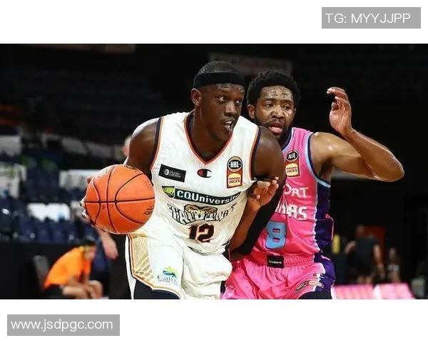 NBL战报：爱德华兹21分10板，墨尔本联79-77险胜跳伞蚁