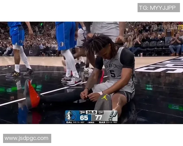 卡斯尔34+10+8统治攻防 马刺三节领先独行侠23分